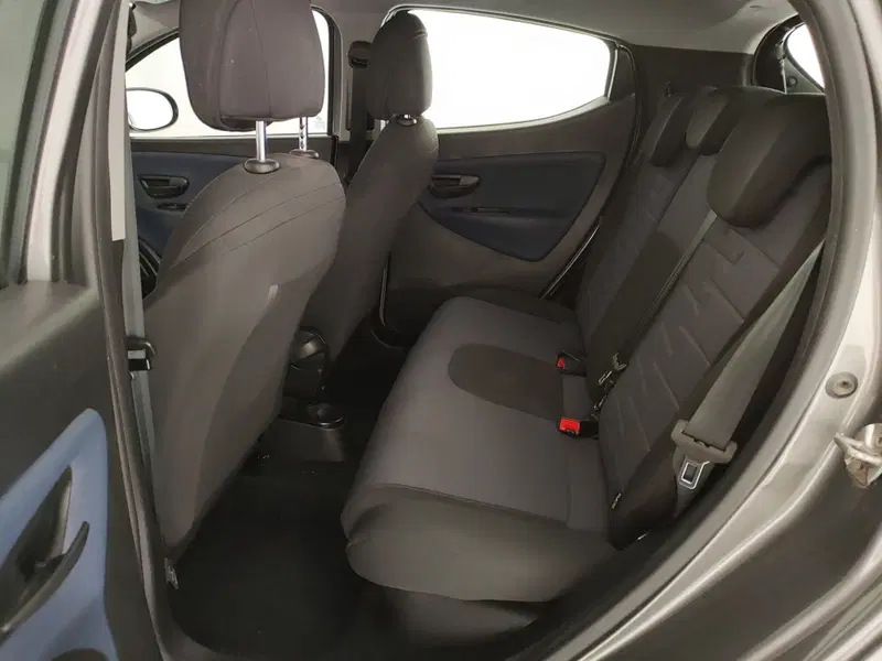 Lancia Ypsilon usata a Caserta (20)