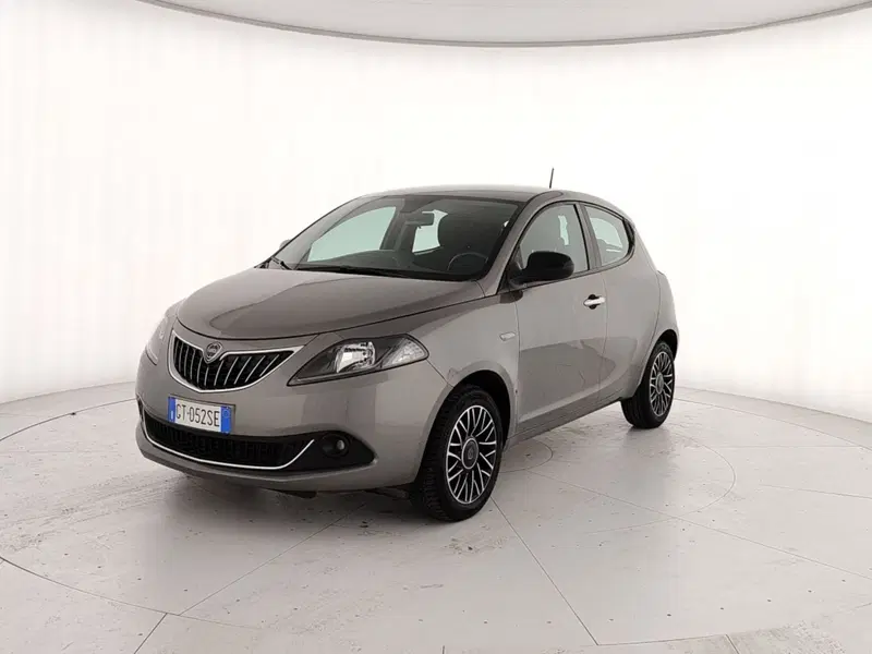 Lancia Ypsilon usata a Caserta (3)