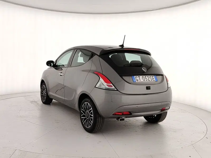 Lancia Ypsilon usata a Caserta (4)