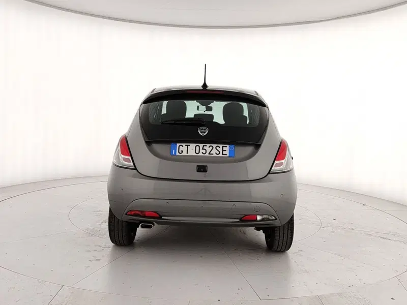 Lancia Ypsilon usata a Caserta (5)