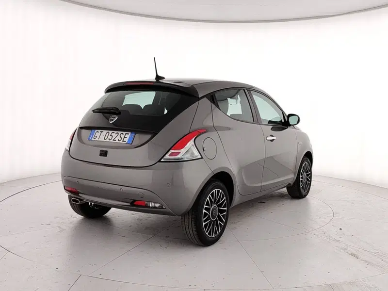 Lancia Ypsilon usata a Caserta (6)
