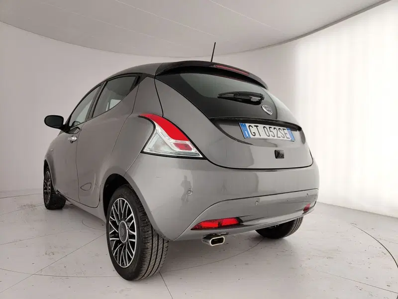 Lancia Ypsilon usata a Caserta (9)