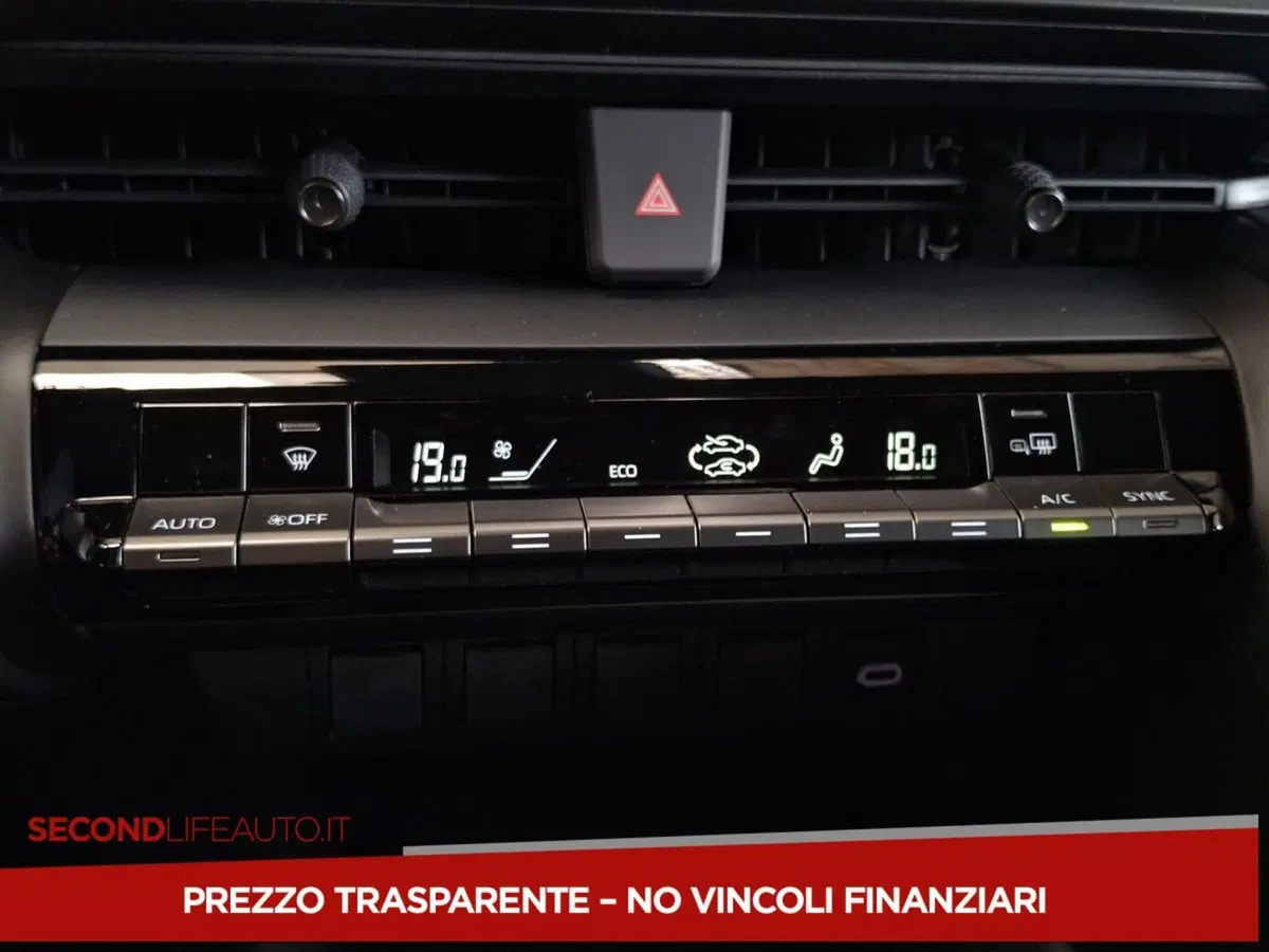 Toyota Toyota C-HR nuova a Roma (15)