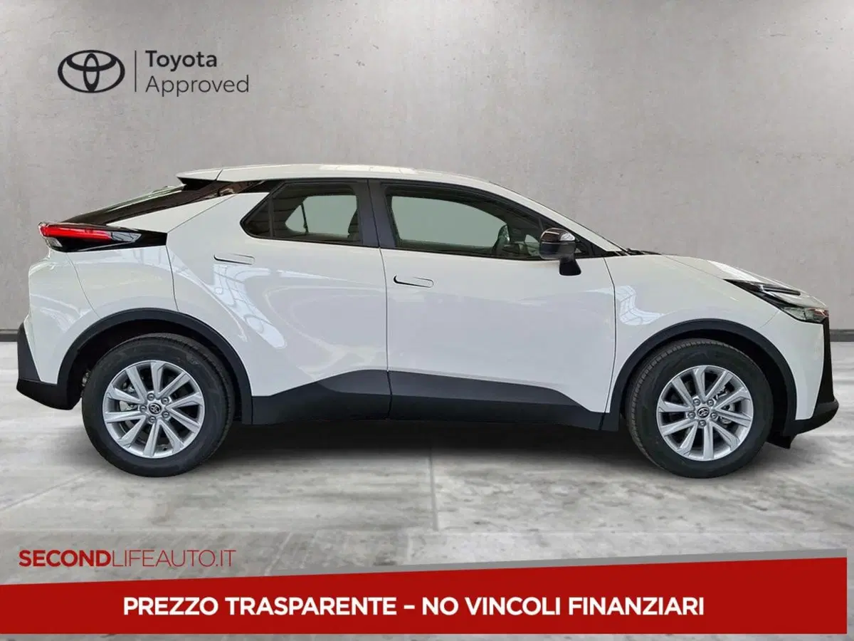 Toyota Toyota C-HR nuova a Roma (3)