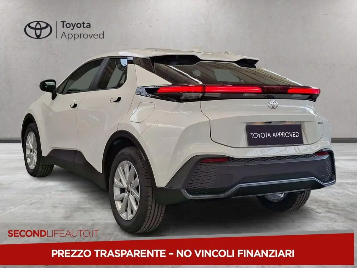 Toyota Toyota C-HR nuova a Roma (4)