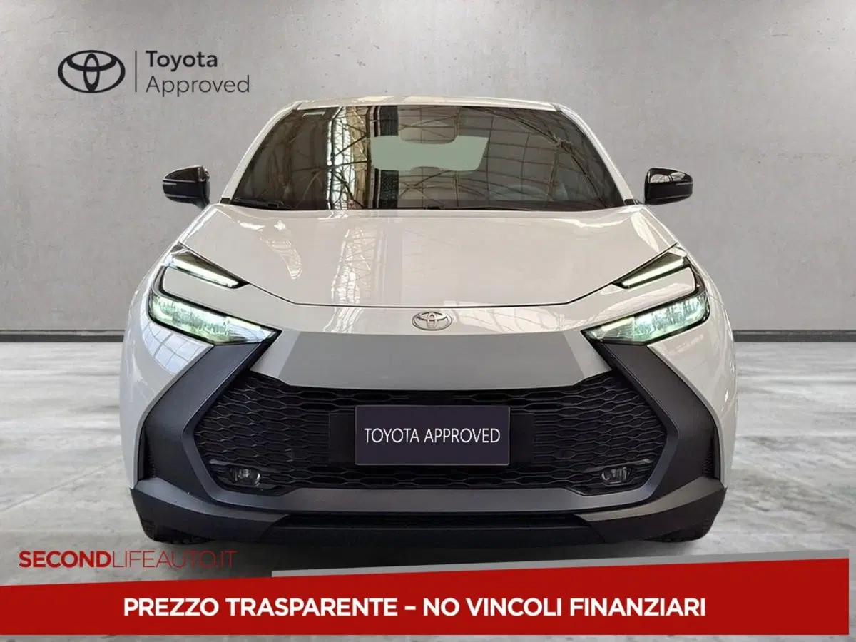Toyota Toyota C-HR nuova a Roma (5)
