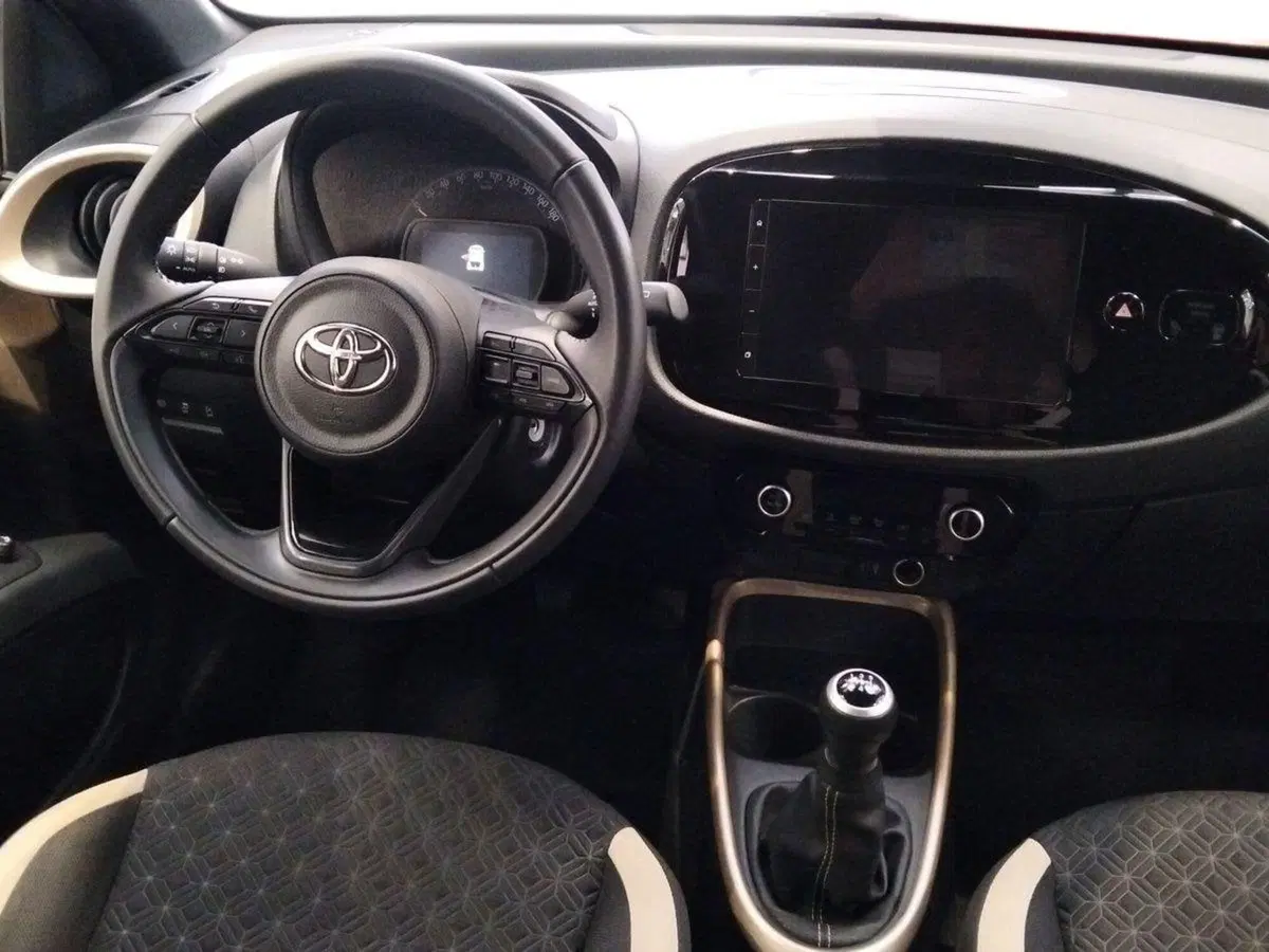Toyota Aygo X usata a Roma (7)