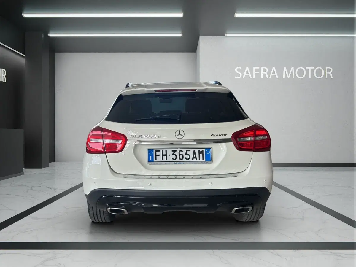 Mercedes-Benz GLA SUV usata a Cosenza (5)