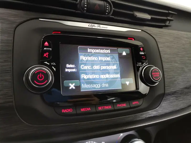 Alfa Romeo Giulietta usata a Salerno (16)