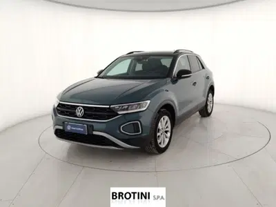Volkswagen T-Roc 1.0 TSI Life del 2023 usata a Massa