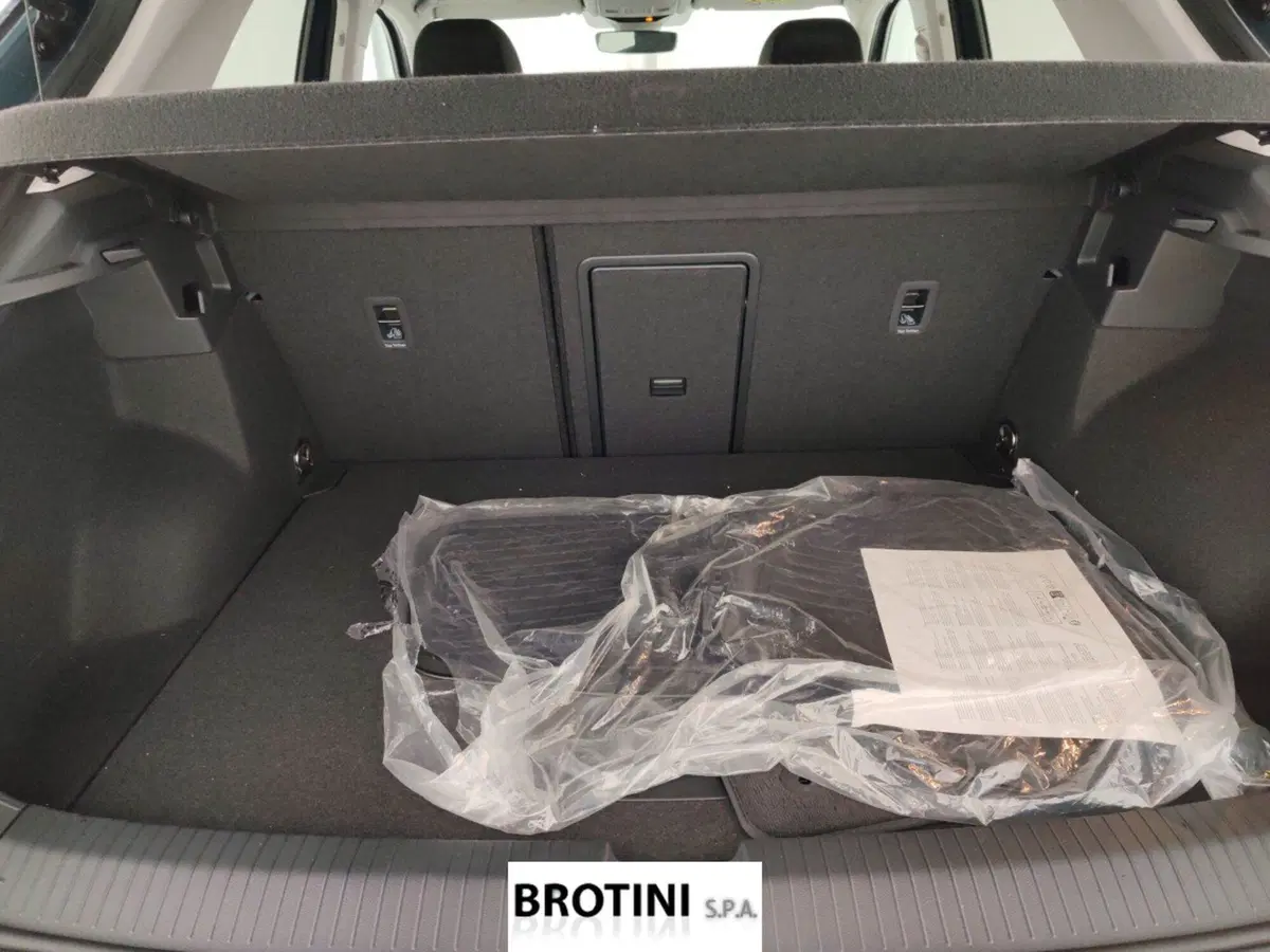 Volkswagen T-Roc usata a Massa-Carrara (15)