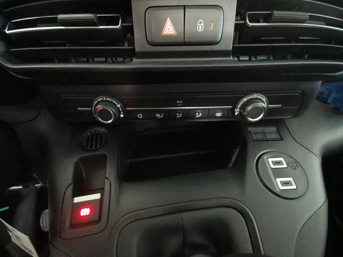 Opel Combo Furgone nuova a Taranto (15)