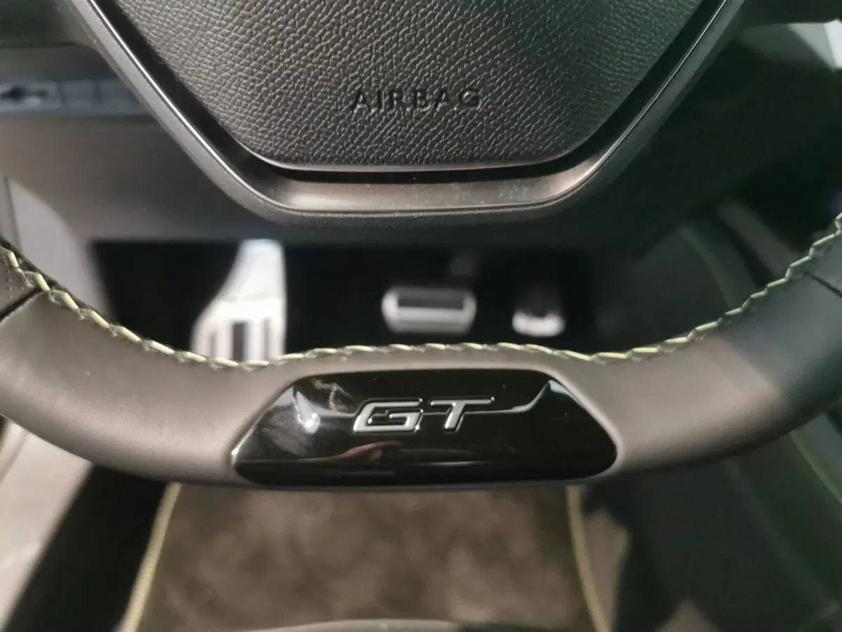 Peugeot 408 nuova a Taranto (13)