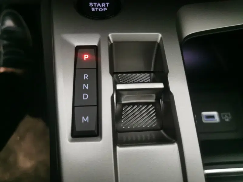 Peugeot 408 nuova a Taranto (14)
