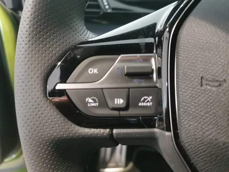 Peugeot 408 nuova a Taranto (17)
