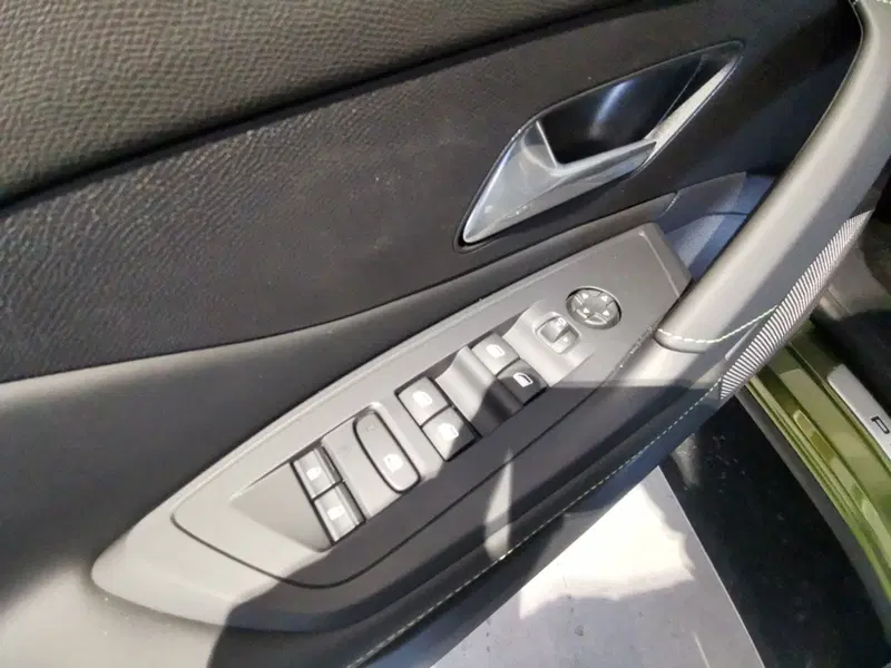 Peugeot 408 nuova a Taranto (19)