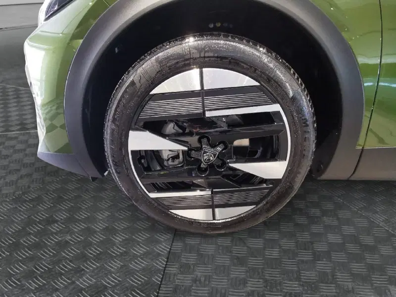 Peugeot 408 nuova a Taranto (9)