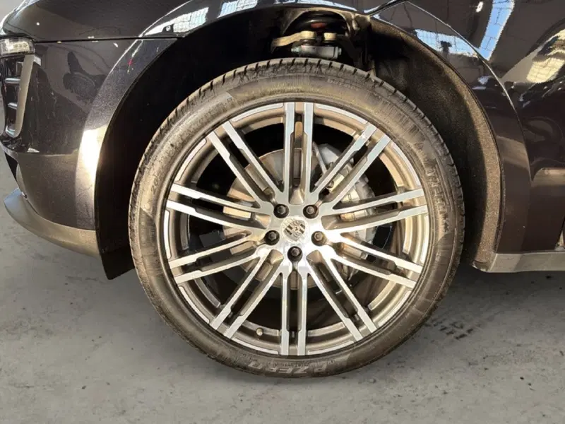 Porsche Macan usata a Napoli (15)
