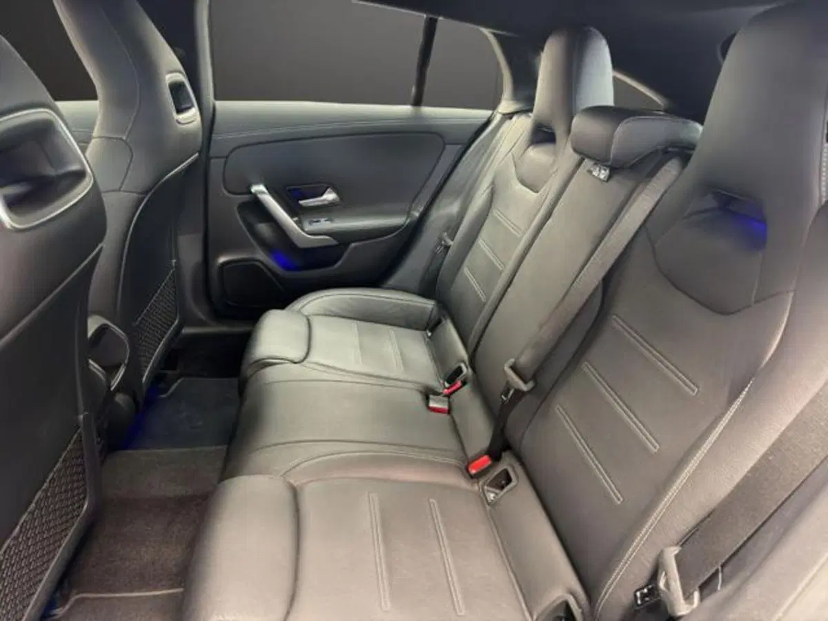 Mercedes-Benz CLA Shooting Brake usata a Milano (10)