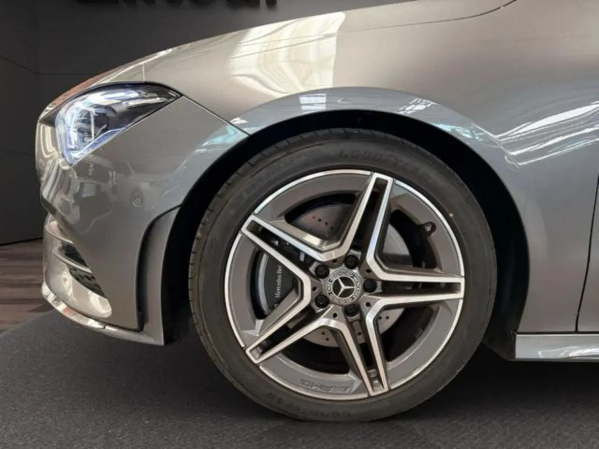 Mercedes-Benz CLA Shooting Brake usata a Milano (13)