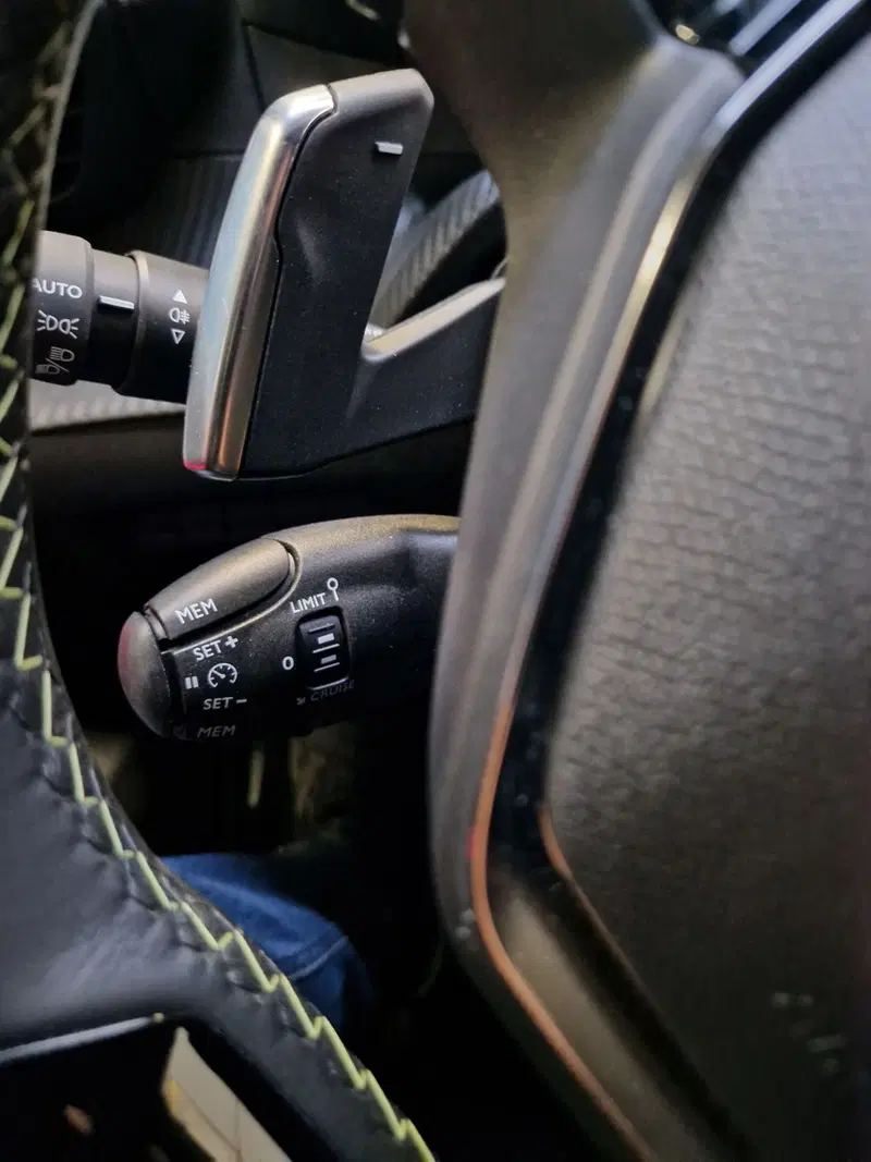 Peugeot 208 usata a Varese (15)