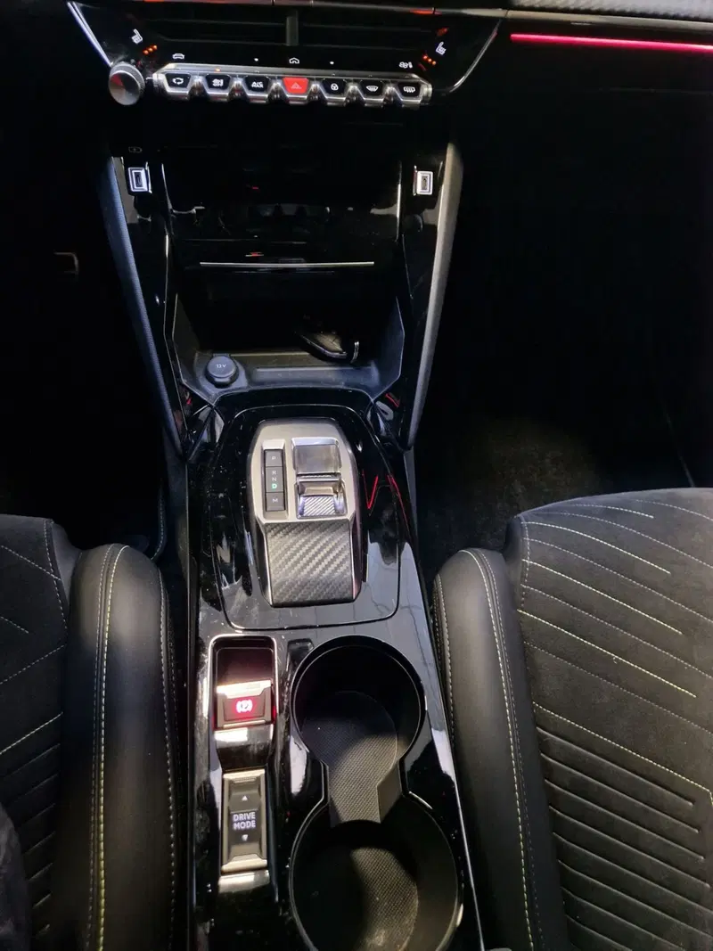 Peugeot 208 usata a Varese (18)
