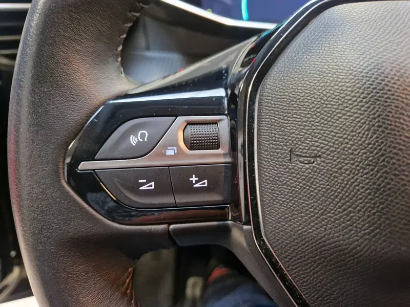 Peugeot 208 usata a Varese (17)