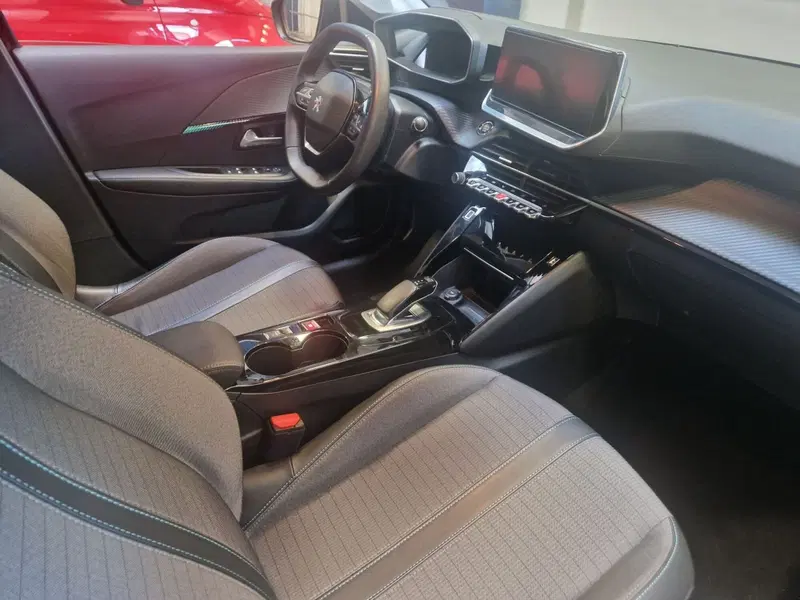 Peugeot 208 usata a Varese (9)