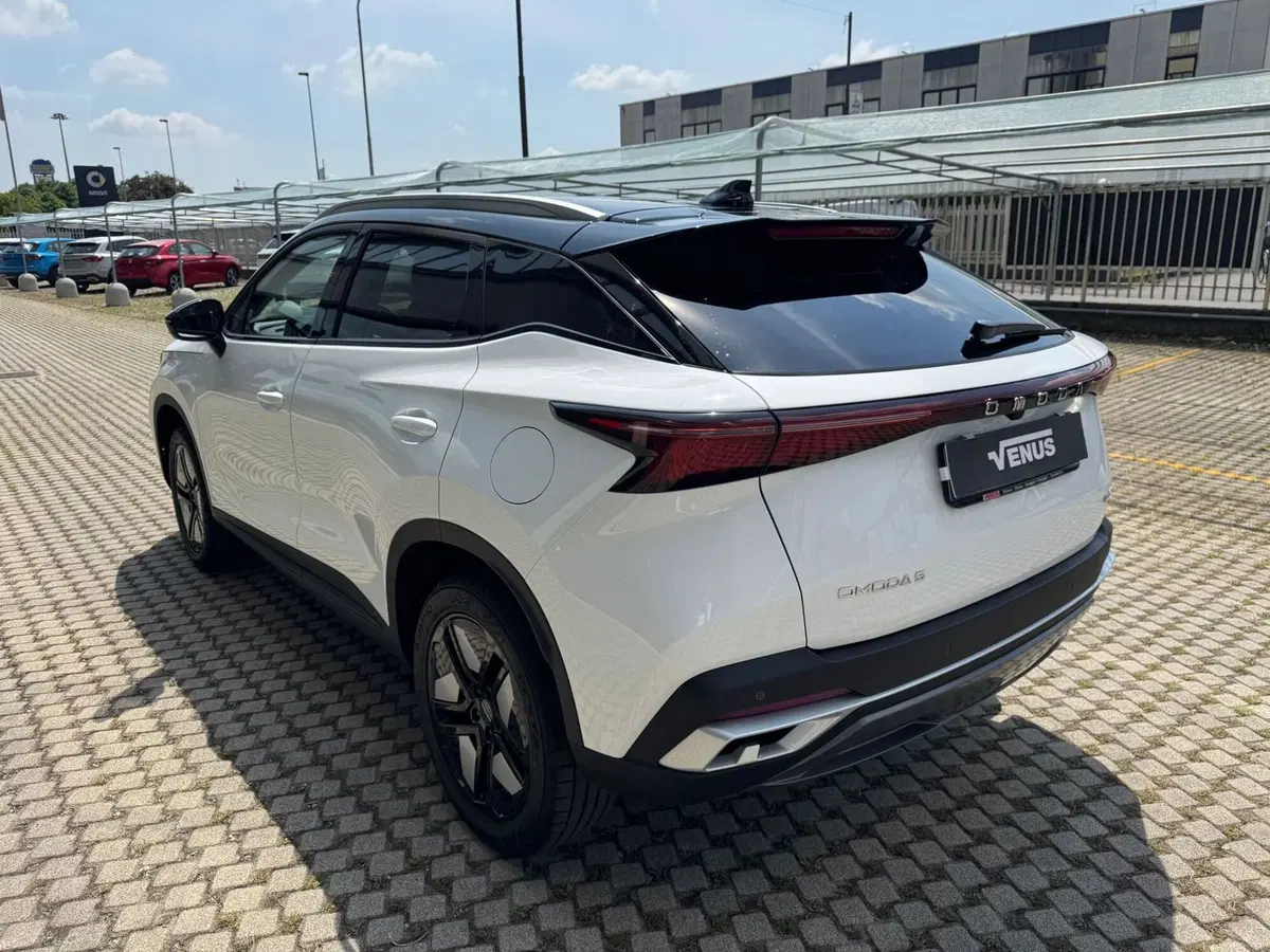 Omoda Omoda 5 SHS-H nuova a Monza e Brianza (4)