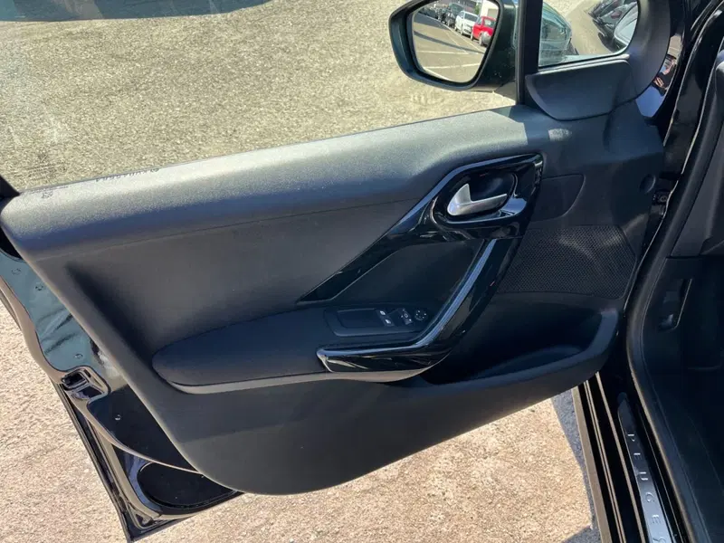 Peugeot 208 usata a Modena (11)