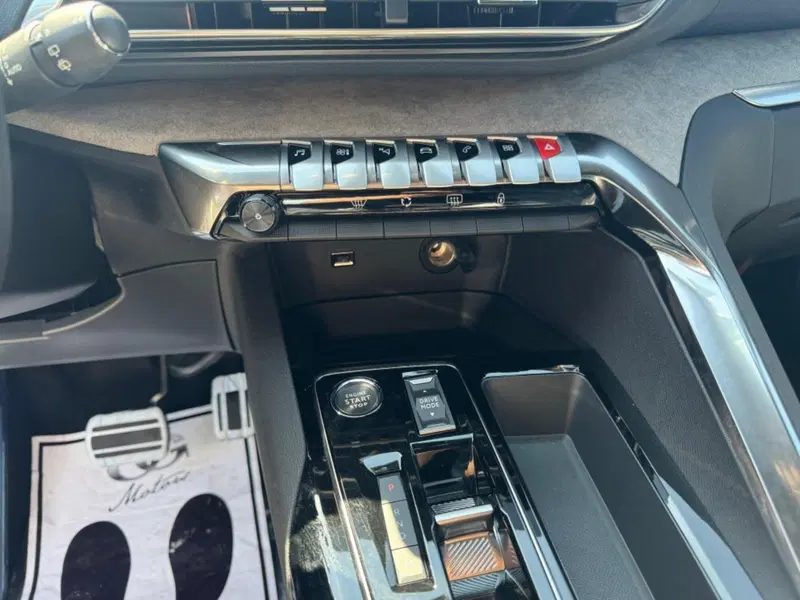 Peugeot 3008 nuova a Salerno (18)