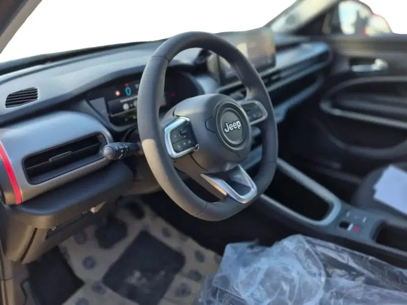 Jeep Avenger nuova a Salerno (6)