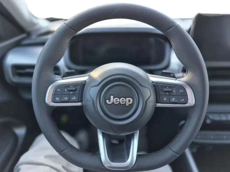 Jeep Avenger nuova a Salerno (8)
