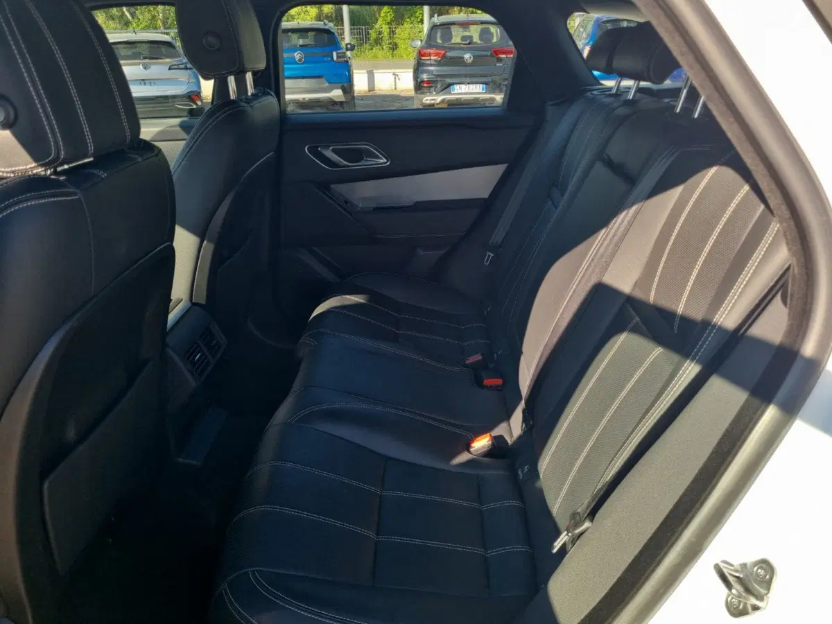 Land Rover Range Rover Velar usata a Lucca (12)