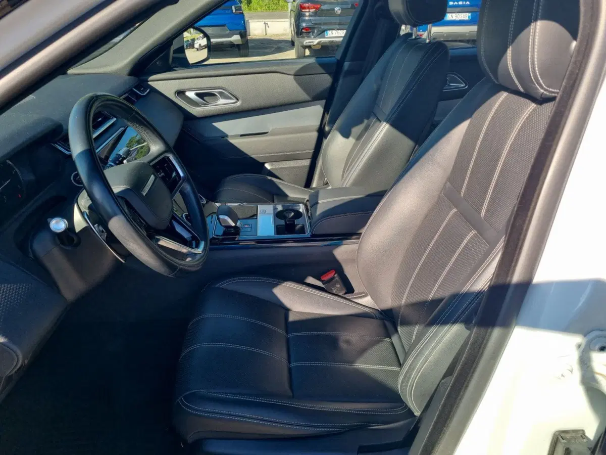 Land Rover Range Rover Velar usata a Lucca (7)