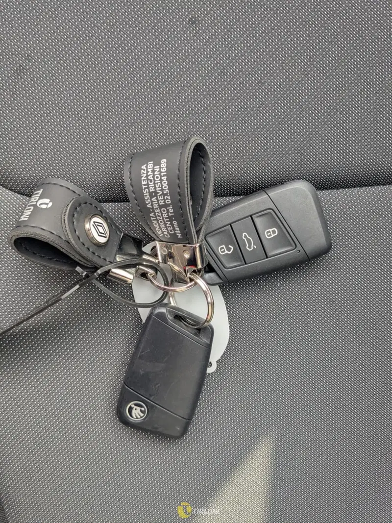 Skoda Fabia usata a Milano (16)