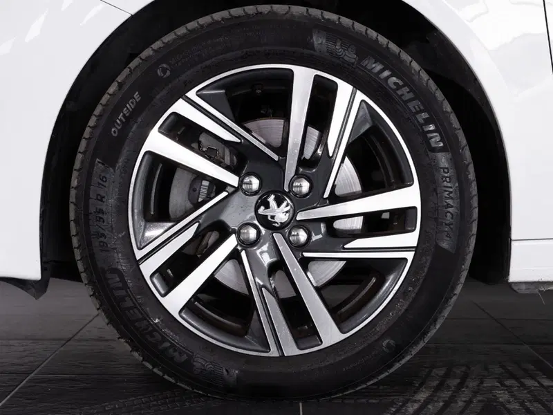 Peugeot 208 usata a Foggia (14)