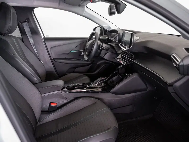 Peugeot 208 usata a Foggia (6)