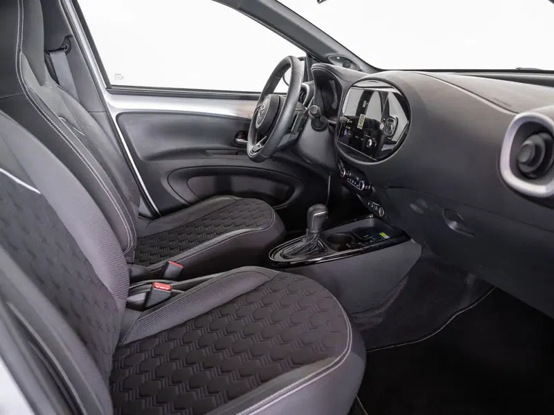 Toyota Aygo X usata a Foggia (7)