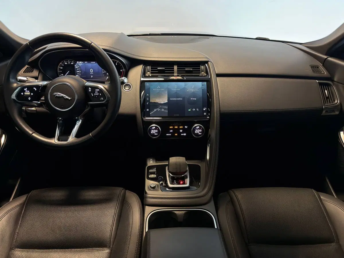 Jaguar E-Pace usata a Alessandria (4)