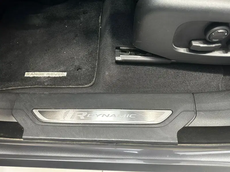 Land Rover Range Rover Velar usata a Ascoli Piceno (20)
