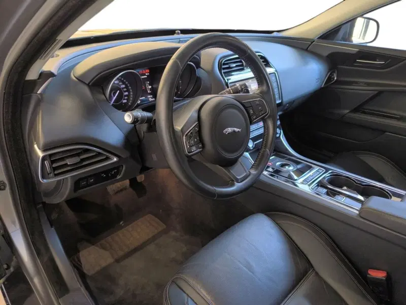 Jaguar XE usata a Udine (10)