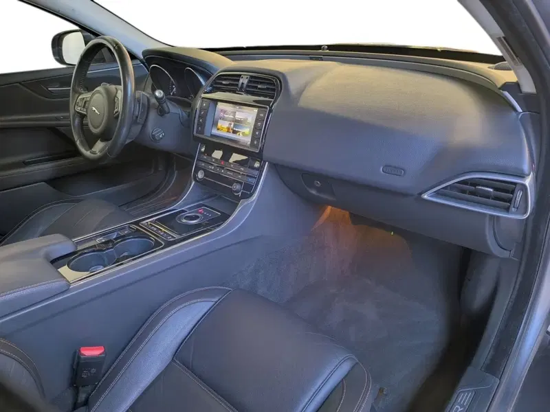 Jaguar XE usata a Udine (13)