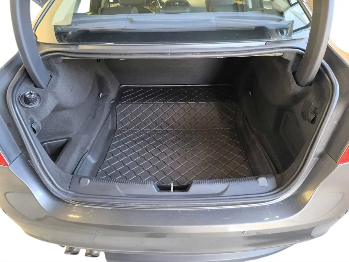 Jaguar XE usata a Udine (14)