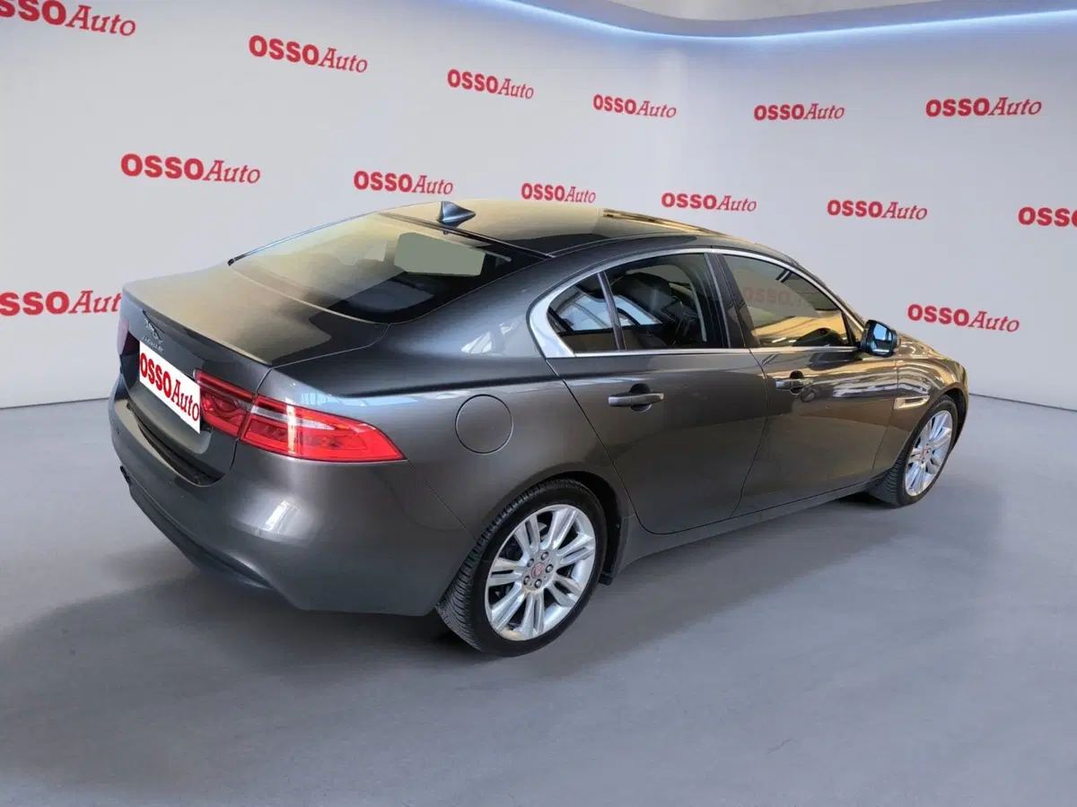 Jaguar XE usata a Udine (3)