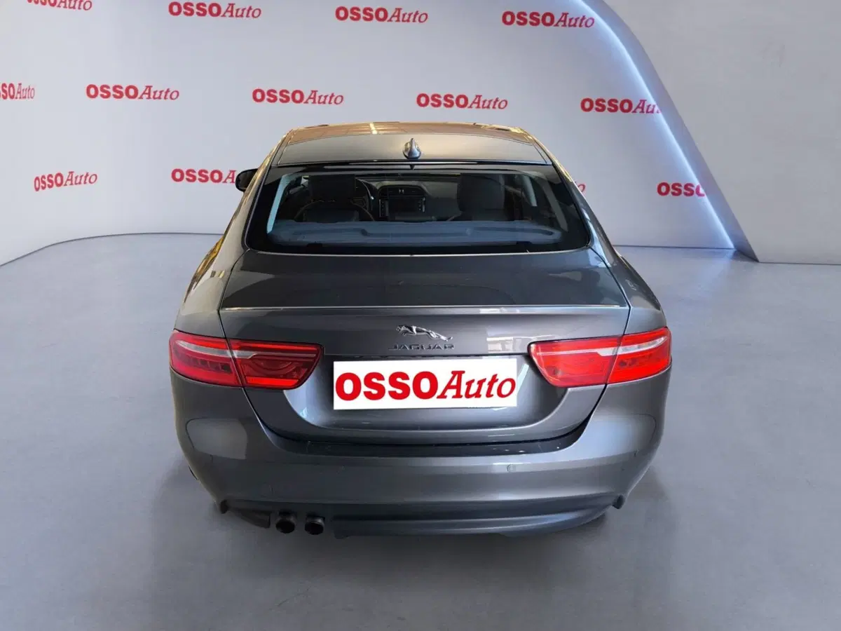 Jaguar XE usata a Udine (6)