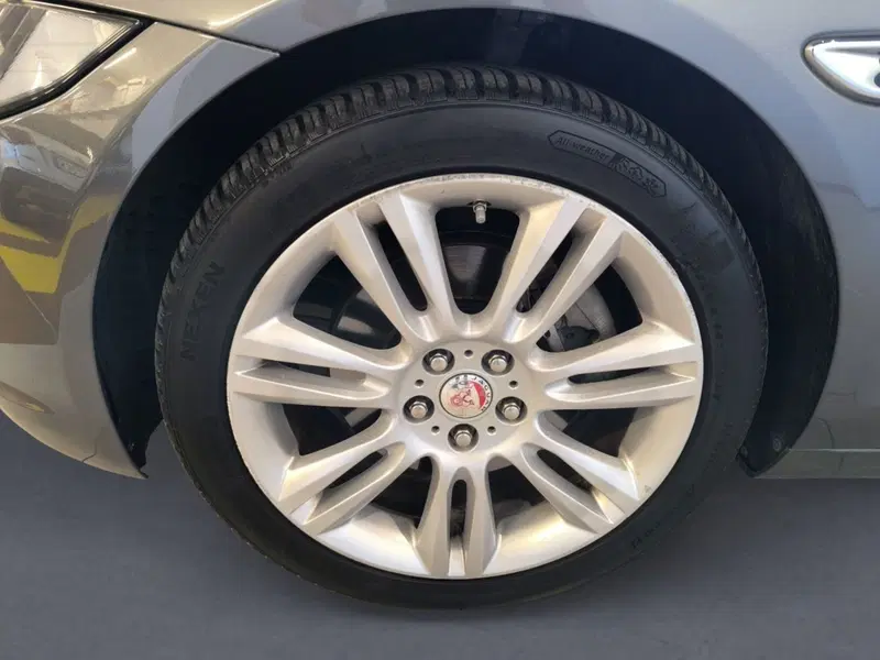 Jaguar XE usata a Udine (7)