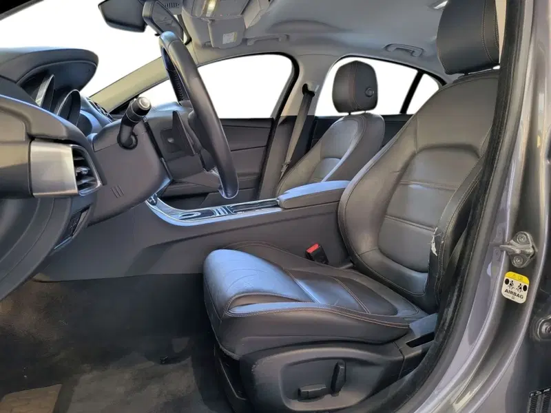 Jaguar XE usata a Udine (8)