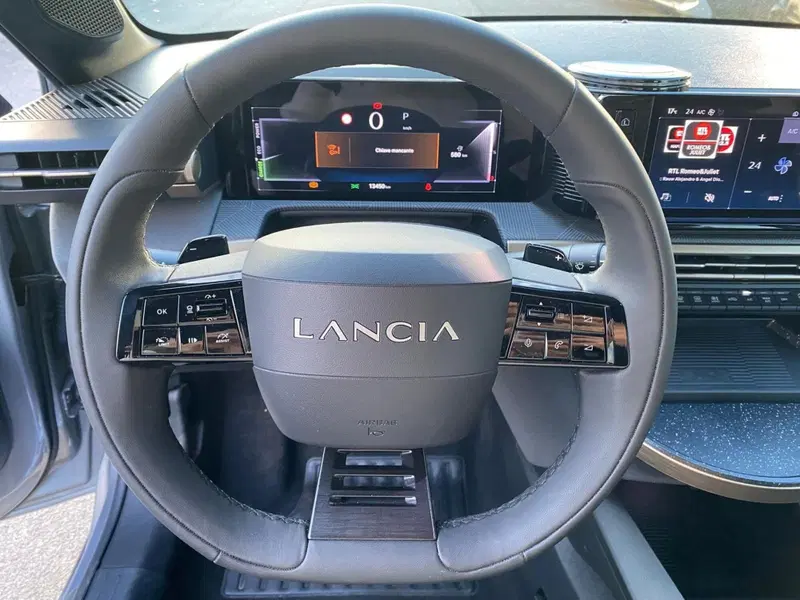 Lancia Ypsilon usata a Milano (11)