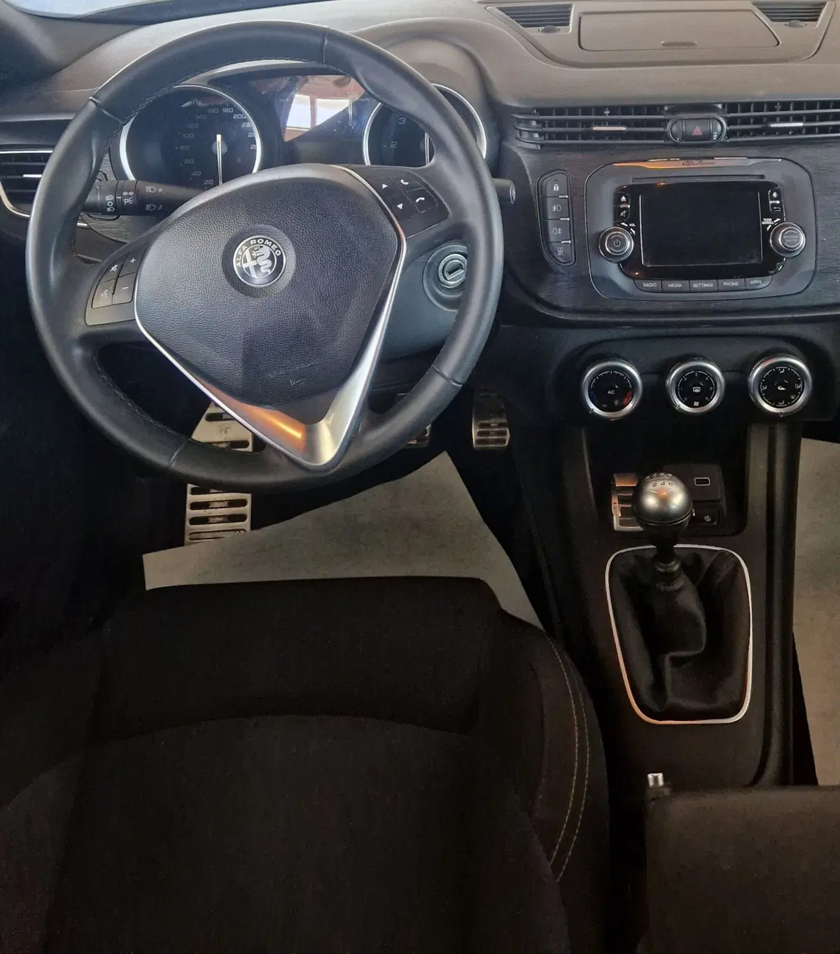 Alfa Romeo Giulietta usata a Terni (11)